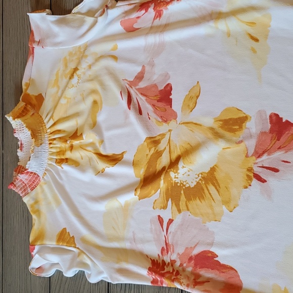 New York and Company Top - Picture 2 of 9